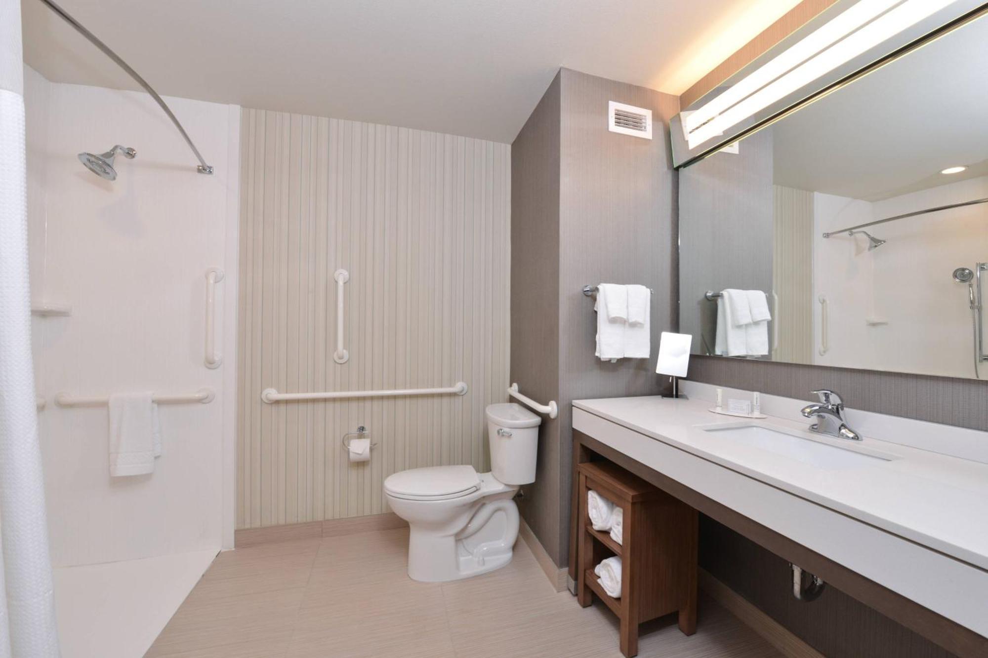 Отель Courtyard By Marriott St. Louis St. Peters Сент-Питерс Экстерьер фото