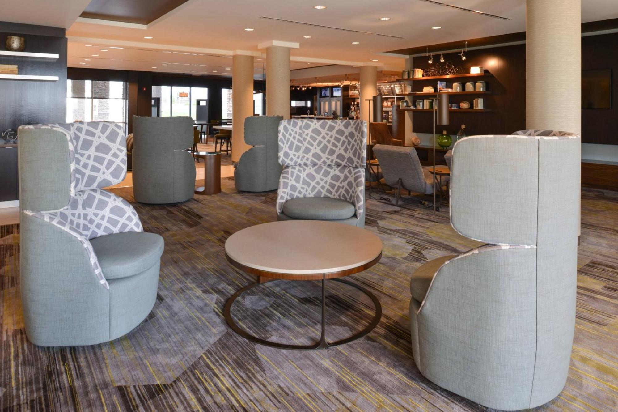 Отель Courtyard By Marriott St. Louis St. Peters Сент-Питерс Экстерьер фото