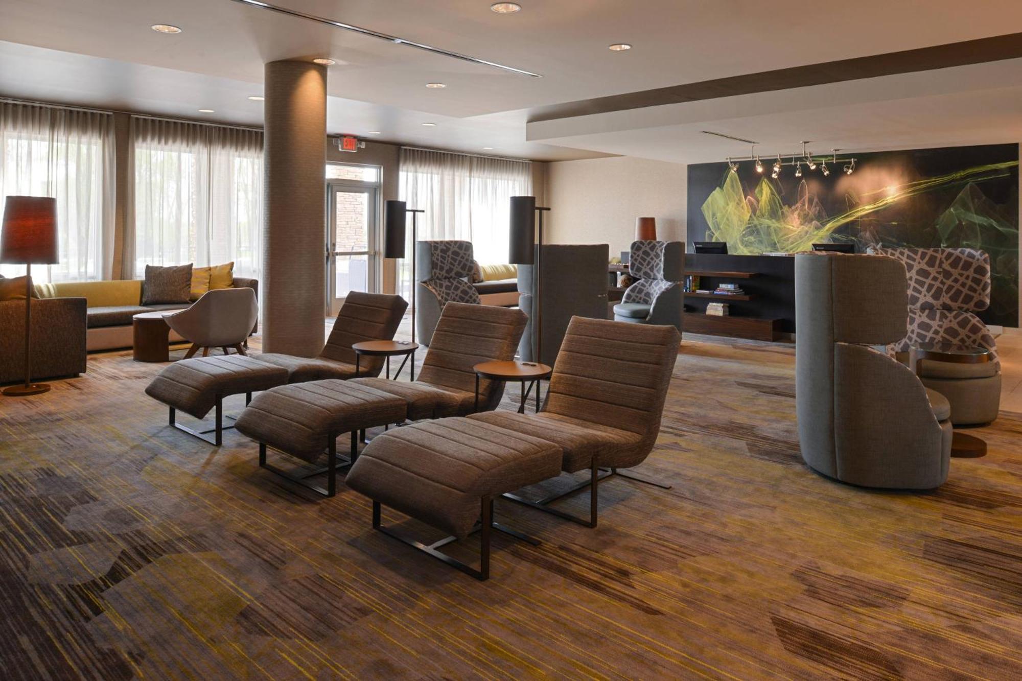 Отель Courtyard By Marriott St. Louis St. Peters Сент-Питерс Экстерьер фото